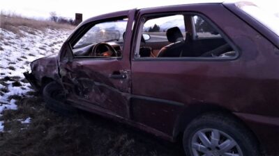 Una camioneta del INTA chocó contra un VW Gol