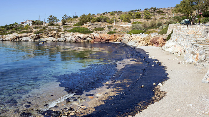 Un derrame de petróleo  en el mar Negro contamina  80 kilómetros cuadrados