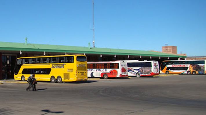 UTA comenzó un paro de micros de larga distancia