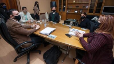 Acuerdan mejorar el funcionamiento del servicio de protección de derechos en Trelew