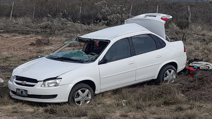 Un vuelco sin heridos en la Ruta 3 al norte de Madryn