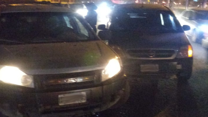 Madryn: Mujer sustrajo una camioneta y se llevó «colgado» al dueño