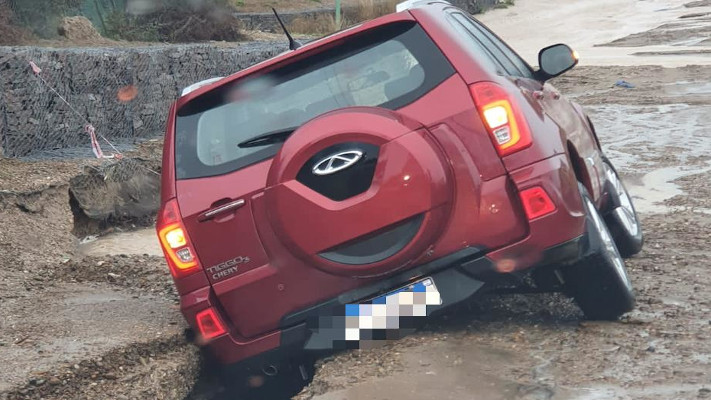 Madryn: Varias arterias anegadas por las fuertes precipitaciones