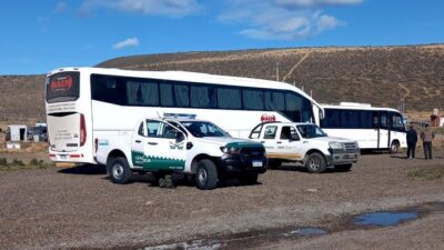 Retuvieron tres camionetas que trasladaban ilegalmente trabajadores a Santa Cruz