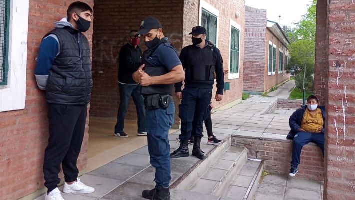 Un clásico: Fue a votar en Trelew y tenía dos pedidos de captura