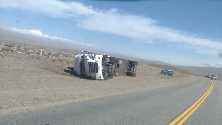 Volcó un camión en Esquel