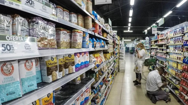 Veinte provincias acordaron controlar los “precios congelados”