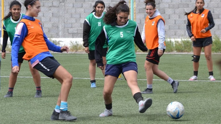 El fútbol y básquet de Chubut ajustan detalles para el debut