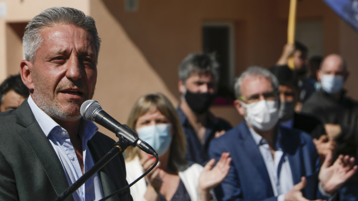 Arcioni condenó los hechos de violencia y se solidarizó con la gobernadora Carreras
