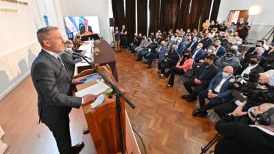 Arcioni: “la deuda histórica asciende a más de 17 mil millones de dólares”