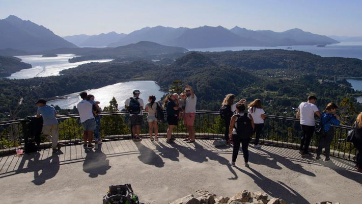 Bariloche: Por la plena ocupación debieron ubicar turistas «en casas de familia»