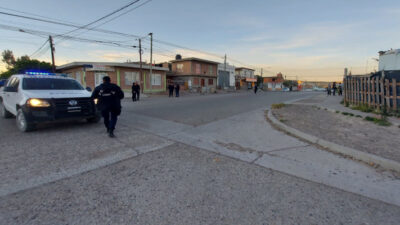 Madryn: Policías heridos en un enfrentamiento entre dos grupos en plena calle
