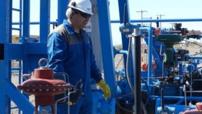 Petroleros cerraron un aumento salarial del 15 por ciento