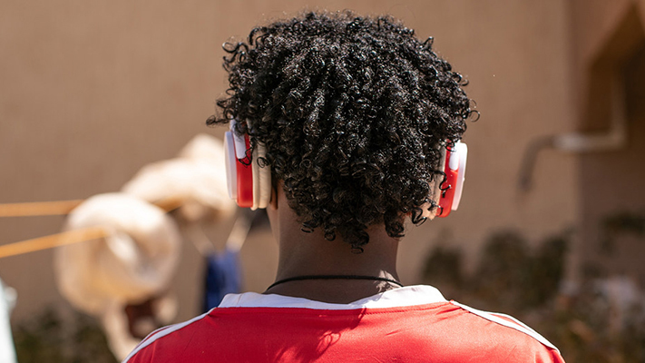 La mitad de los jóvenes podrían quedar sordos por escuchar música del celular