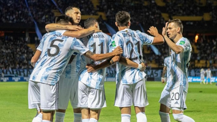 Argentina derrotó con lo justo a Uruguay y espera por Brasil