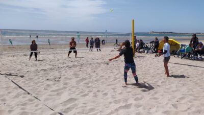 Un fin a pura capacitación en deportes playeros