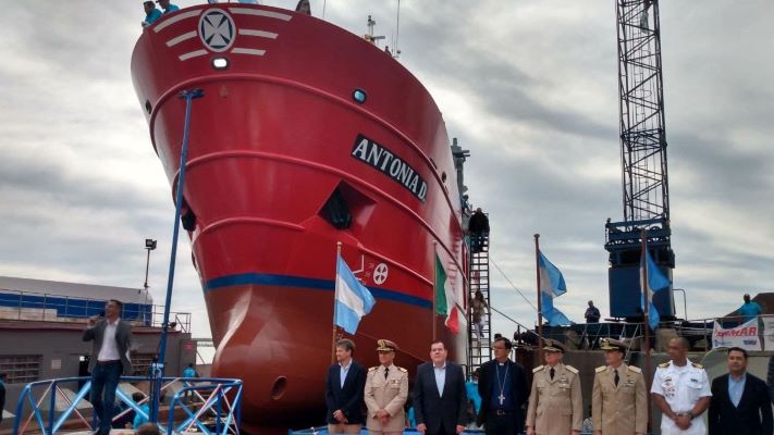 Botaron un nuevo barco pesquero en Mar del Plata