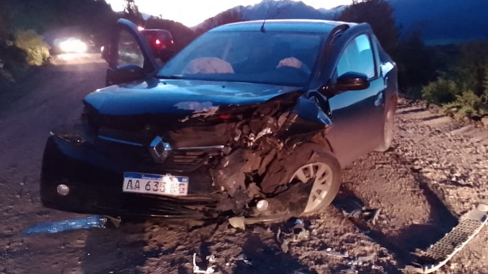 Turista español que viajaba a Los Alerces chocó de frente con otro auto