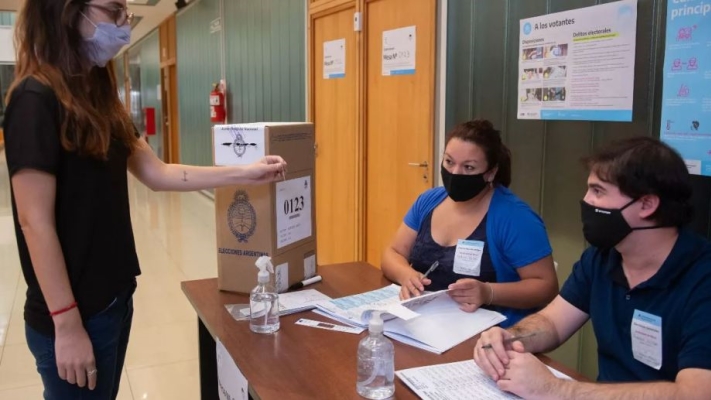 Qué cambia en los protocolos para ir a votar este domingo