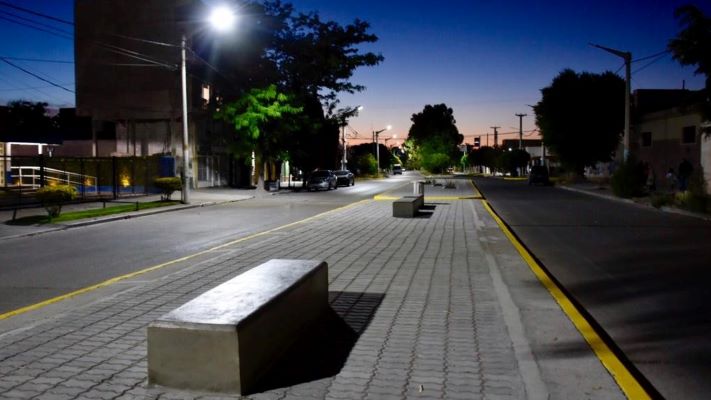 Maderna y Petrakosky inauguraron el Boulevard Roca con nueva iluminación led