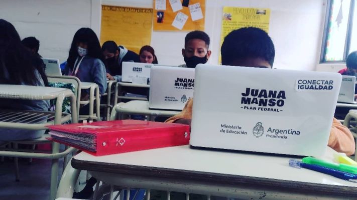 Estudiantes de Madryn, Gaiman y Camarones recibieron computadoras del Plan Federal “Juana Manso”