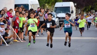 Más de 250 niños en la Carrera Nocturna Kids
