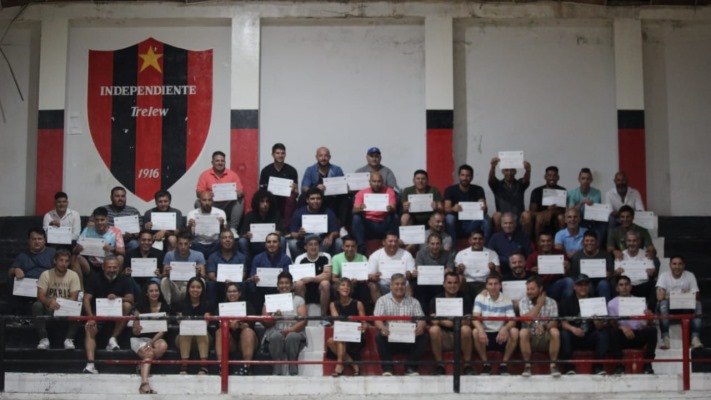 Entregaron diplomas a 87 nuevos técnicos de fútbol