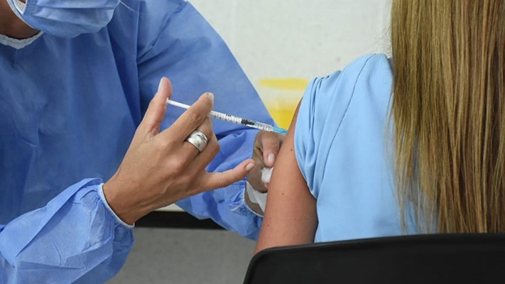 En Catamarca, si te contagias COVID sin estar vacunado, deberás pagar el tratamiento