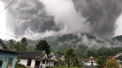 Más de una decena de muertos tras la erupción de un volcán en Indonesia