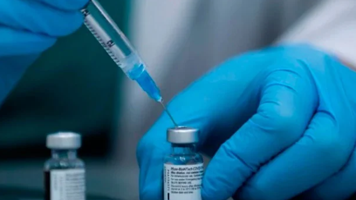 Probarán la tercera dosis de la vacuna de Pfizer en menores de 5 años
