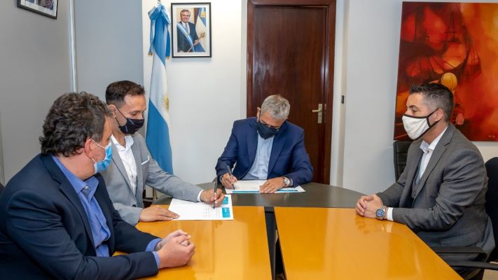 Maderna y Ferraresi firmaron la entrega de macizos para la construcción de más de 200 viviendas para Trelew