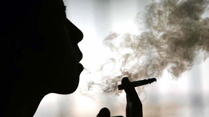 Los hijos de fumadores tienen 4 veces más probabilidades de empezar a fumar