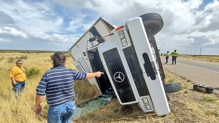 Volcó un camión en Ruta 3