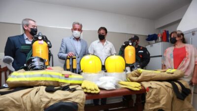 Petrolera realizó nueva entrega de equipamiento a bomberos de Chubut