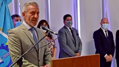 Arcioni pidió “que caiga todo el peso de la ley” en los responsables de los incendios en edificios públicos