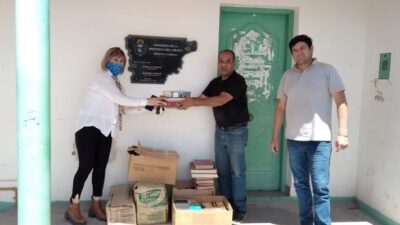 La Peña Maradona Eterno entregó material literario en la meseta chubutense