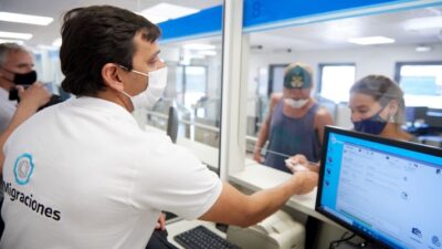Migraciones refuerza con personal Ezeiza y pasos terrestres