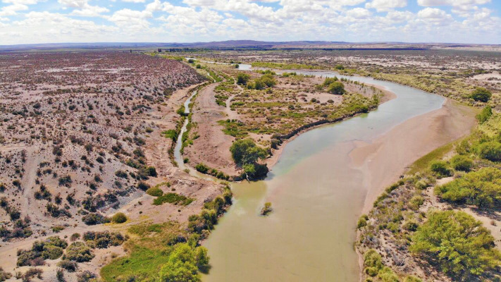 Piden severas sanciones para quienes alteran el cauce del río Chubut