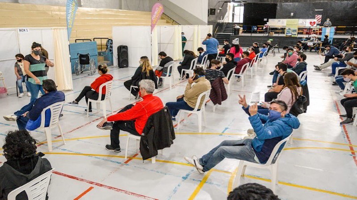 Reinició la vacunación contra el Covid en el Gimnasio Municipal de Madryn