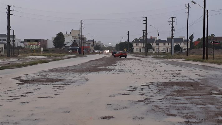Lluvias en Madryn: varias calles debieron ser cerradas al tránsito