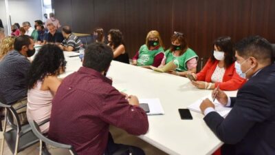 Auxiliares de la Educación: Provincia adelantará el aumento previsto para marzo
