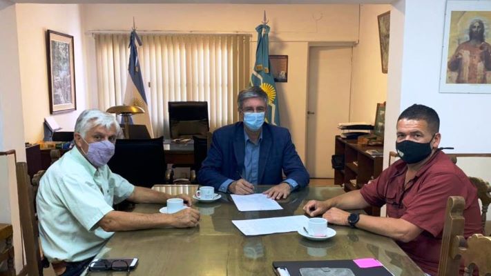 El Gobierno firmó un nuevo convenio de pavimento intertrabado con la ciudad de Esquel