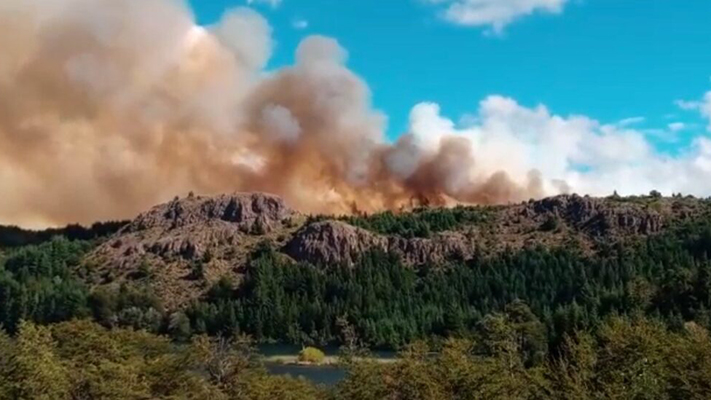 Lograron contener el incendio en Laguna Larga