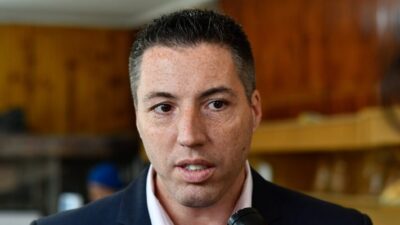 Video: el esposo de Leyla Lloyd Jones trompeó al secretario Sebastián De la Vallina