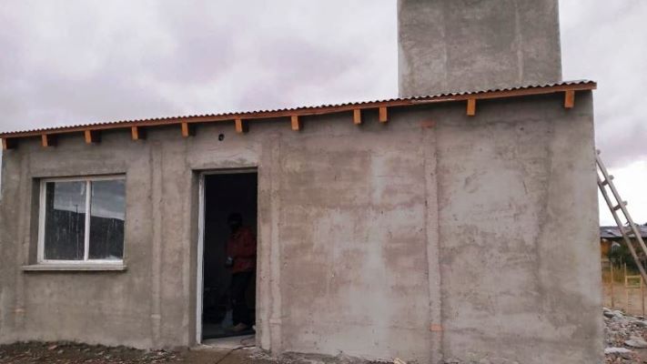 Avanza en la construcción de viviendas sociales en Cushamen