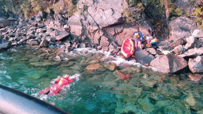 Prefectura rescató a dos kayakistas en San Martín de los Andes