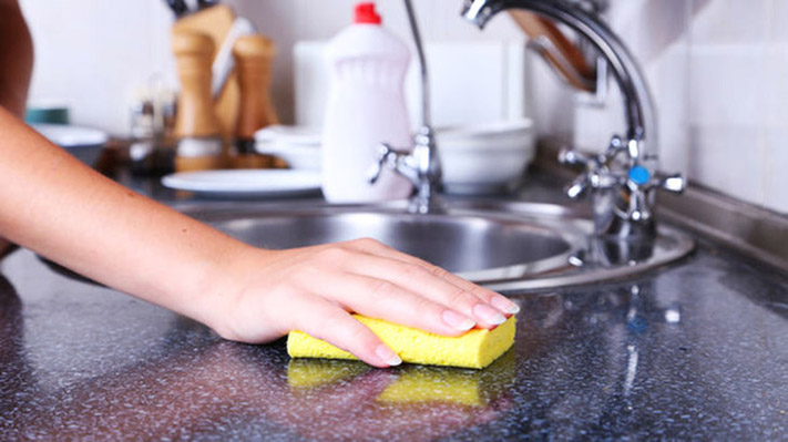 ¿Cuántas bacterias se juntan  en los trapos de la cocina?