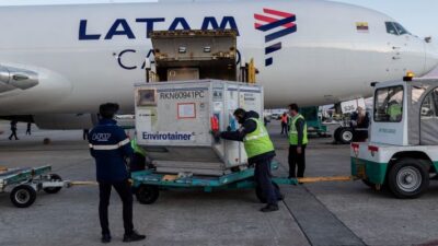 Arribó al país un cargamento con 1.745.660 vacunas de Moderna