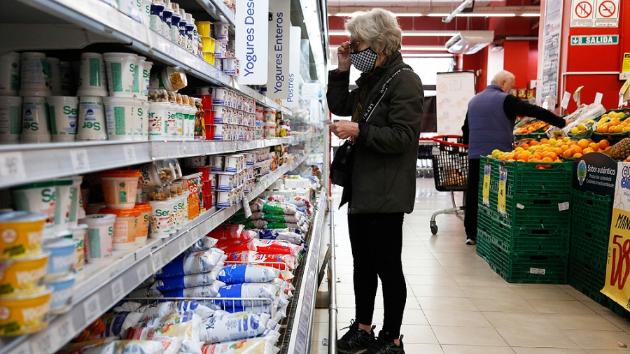 Acuerdan con empresas y supermercados retrotraer los precios al 10 de marzo