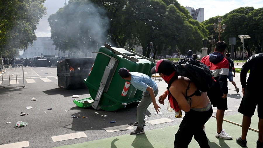 Un nuevo detenido por los incidentes durante el debate del acuerdo con el FMI